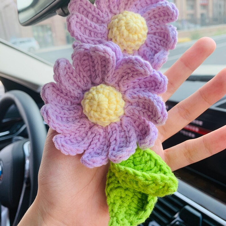 Cute Daisy Car Mirror Hanging Teens Anime Interior Rear View Mirror flower decor Accessories for Women
