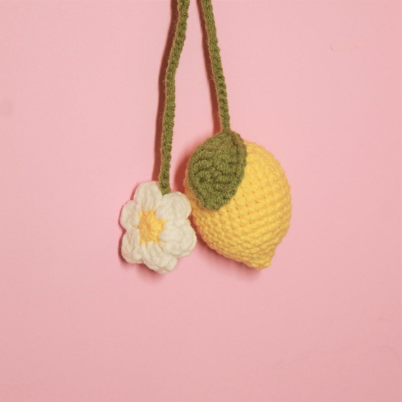 Crochet Lemon and Daisy Car Mirror Charm, Rear View Hanging Ornament, Yellow Fruit Car Interior Decor