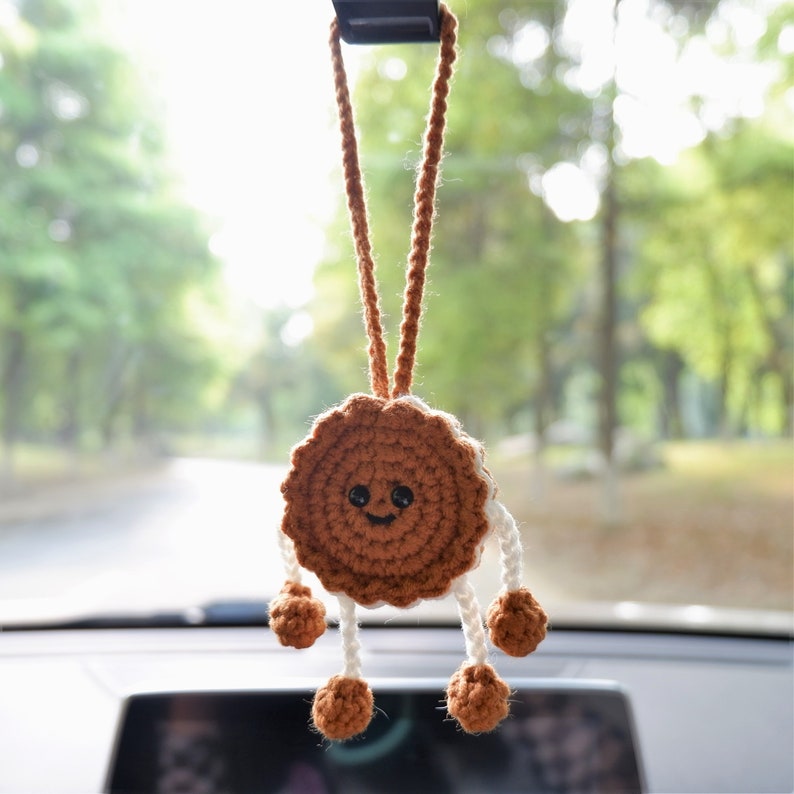 Crochet Cookie Doll Car Mirror Charm, Kawaii Smiley Cookie Rear View Mirror Hanging Accessories, Anime Car Interior Accessory for Women/Teen