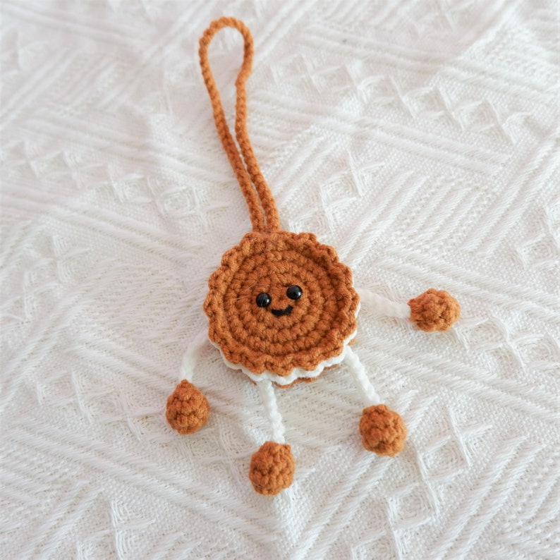 Crochet Cookie Doll Car Mirror Charm, Kawaii Smiley Cookie Rear View Mirror Hanging Accessories, Anime Car Interior Accessory for Women/Teen