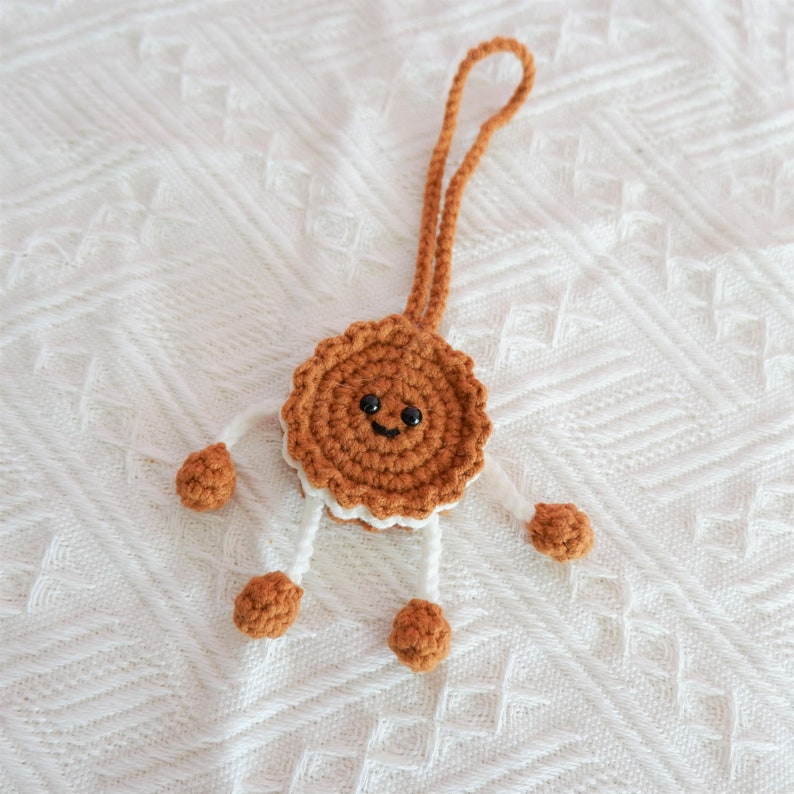Crochet Cookie Doll Car Mirror Charm, Kawaii Smiley Cookie Rear View Mirror Hanging Accessories, Anime Car Interior Accessory for Women/Teen