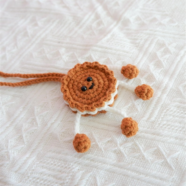 Crochet Cookie Doll Car Mirror Charm, Kawaii Smiley Cookie Rear View Mirror Hanging Accessories, Anime Car Interior Accessory for Women/Teen