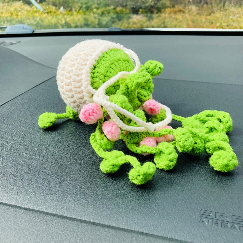 Cute Car Mirror Hanging bracketplant chlorophytum comosum pink flower Interior Rear View Mirror Flower Car Accessories Crochet gift for car