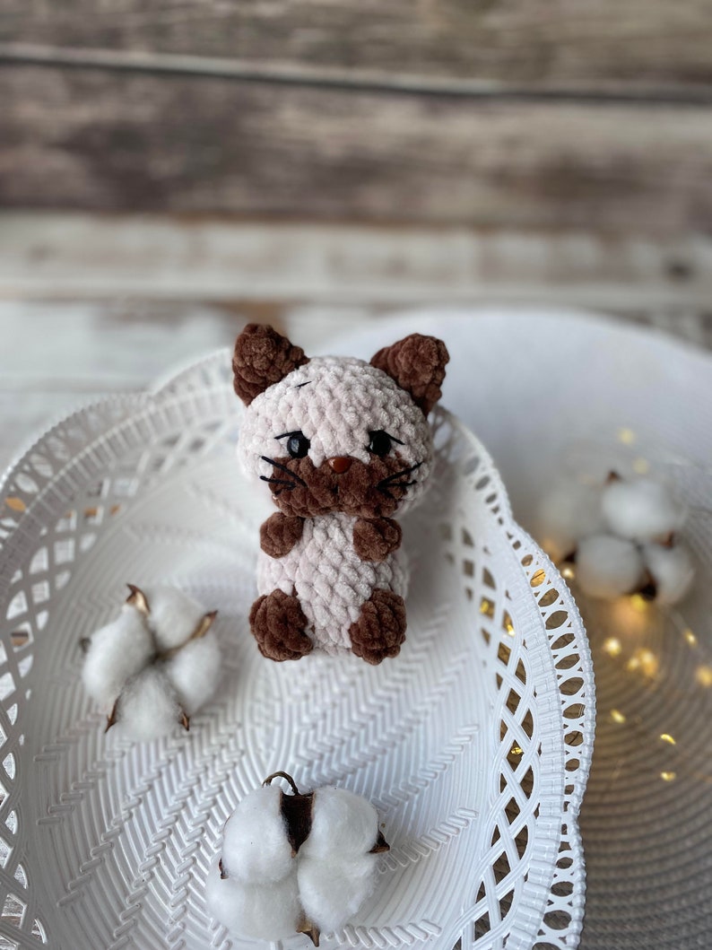 Crochet Siamese Cat Decor, Handmade Cat Ornament, Cute Kitty Collectible, Cat Lover Gift, Shelf Decor, Small Cat Decoration