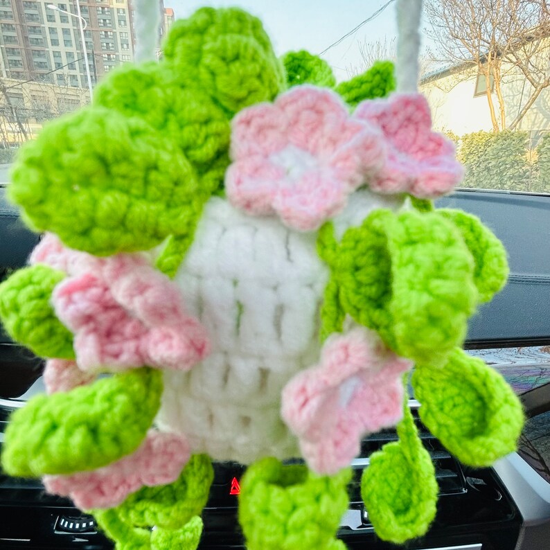 Cute Car Mirror Hanging bracketplant chlorophytum comosum with pink flower Interior Rear View Mirror Flower Car Accessories Crochet gift
