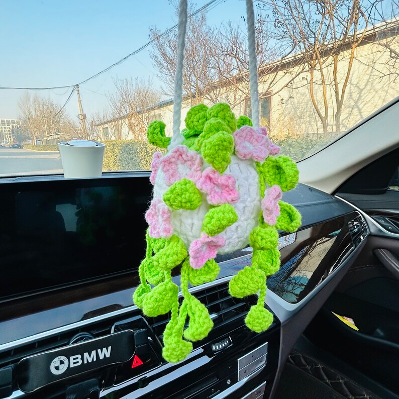 Cute Car Mirror Hanging bracketplant chlorophytum comosum with pink flower Interior Rear View Mirror Flower Car Accessories Crochet gift