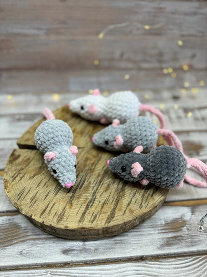 Car charms rear view mirror hanger Crochet mouse rat, bag charm mouse rat, prank car decor accessory, first car gift