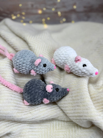 Car charms rear view mirror hanger Crochet mouse rat, bag charm mouse rat, prank car decor accessory, first car gift