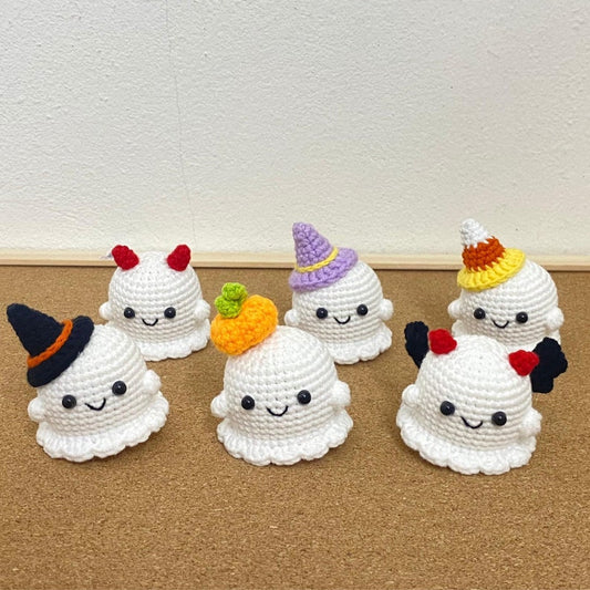 Crochet Ghost Keychain, Cute Halloween Ghost, Little Ghost Amigurumi Plushie, Pumpkin Witchy Evil Ghosts, Halloween Gift, Halloween Decor