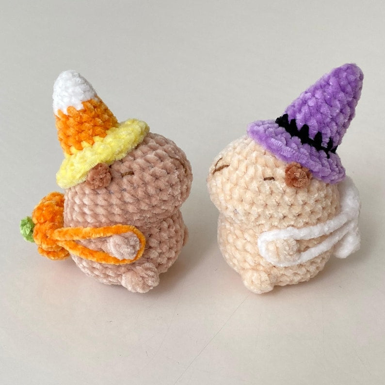 Crochet Capybara Themed Halloween Fall Keychain, Amigurumi Capybara, Capybara With Bag Plush Toy Keychains, Mini Capybara Halloween Gifts