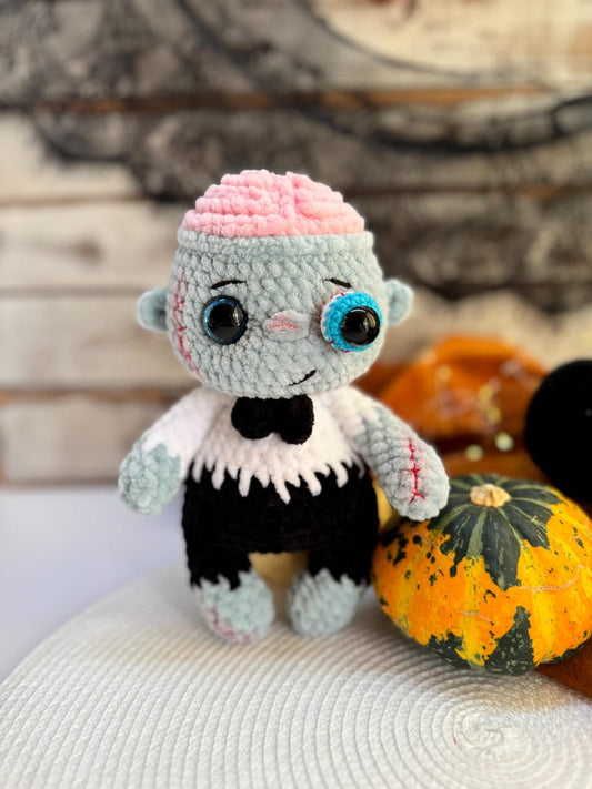 Crochet Zombie Figure, Handmade Halloween Decor, Cute Zombie Character, Spooky Gothic Decoration, Halloween Collectible, Horror Lover Gift