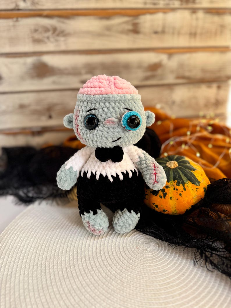 Crochet Zombie Figure, Handmade Halloween Decor, Cute Zombie Character, Spooky Gothic Decoration, Halloween Collectible, Horror Lover Gift