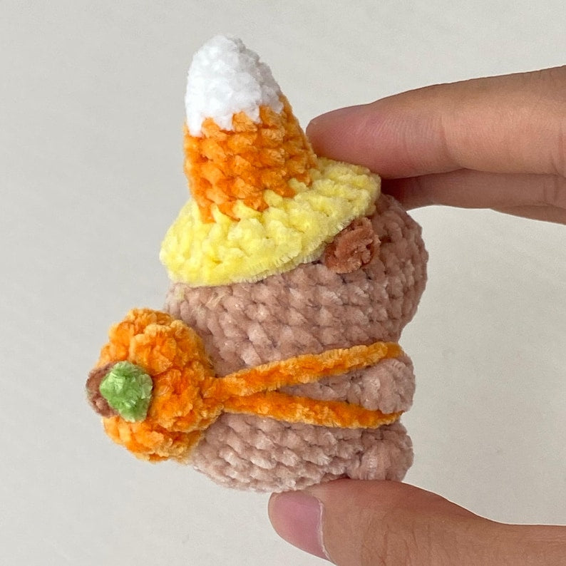 Crochet Capybara Themed Halloween Fall Keychain, Amigurumi Capybara, Capybara With Bag Plush Toy Keychains, Mini Capybara Halloween Gifts