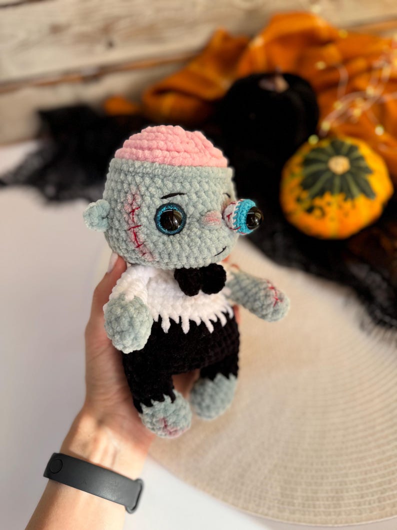 Crochet Zombie Figure, Handmade Halloween Decor, Cute Zombie Character, Spooky Gothic Decoration, Halloween Collectible, Horror Lover Gift