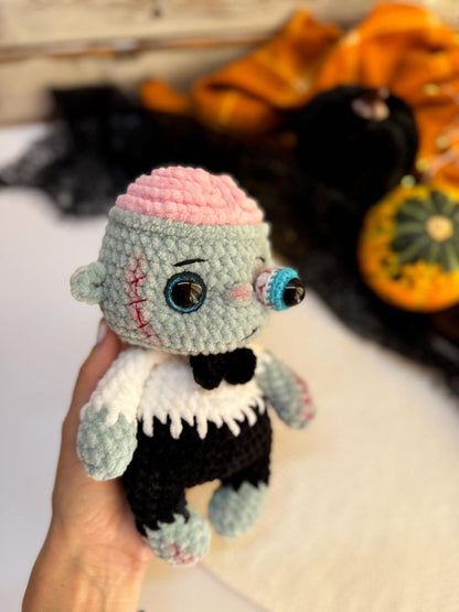 Crochet Zombie Figure, Handmade Halloween Decor, Cute Zombie Character, Spooky Gothic Decoration, Halloween Collectible, Horror Lover Gift