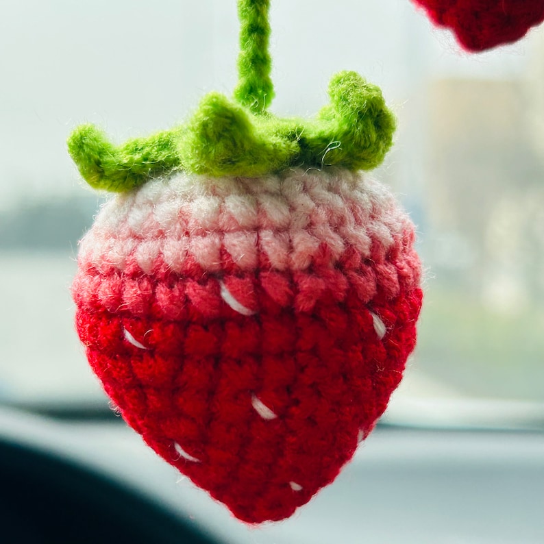 Handmade crochet Strawberry Car Mirror Hanging Teens Interior Rear View Mirror Flower Decor Cute Accessories for Women Charm Fruit