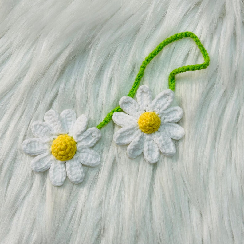 Handmade crochet daisy Car Mirror Hanging Accessories cute Charm flower Teens Interior Rear View Mirror Flower Decor for Women