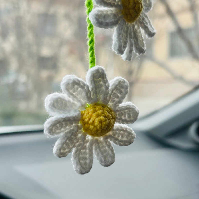 Handmade crochet daisy Car Mirror Hanging Accessories cute Charm flower Teens Interior Rear View Mirror Flower Decor for Women