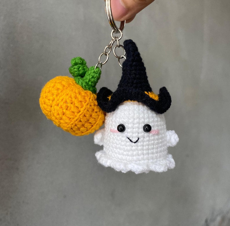 Crochet Ghost Witch Hat Pumpkin Keychain, Amigurumi Ghost Pumpkin, Ghost Pumpkin Plushie Toy Keychain, Halloween Decor, Halloween Gifts