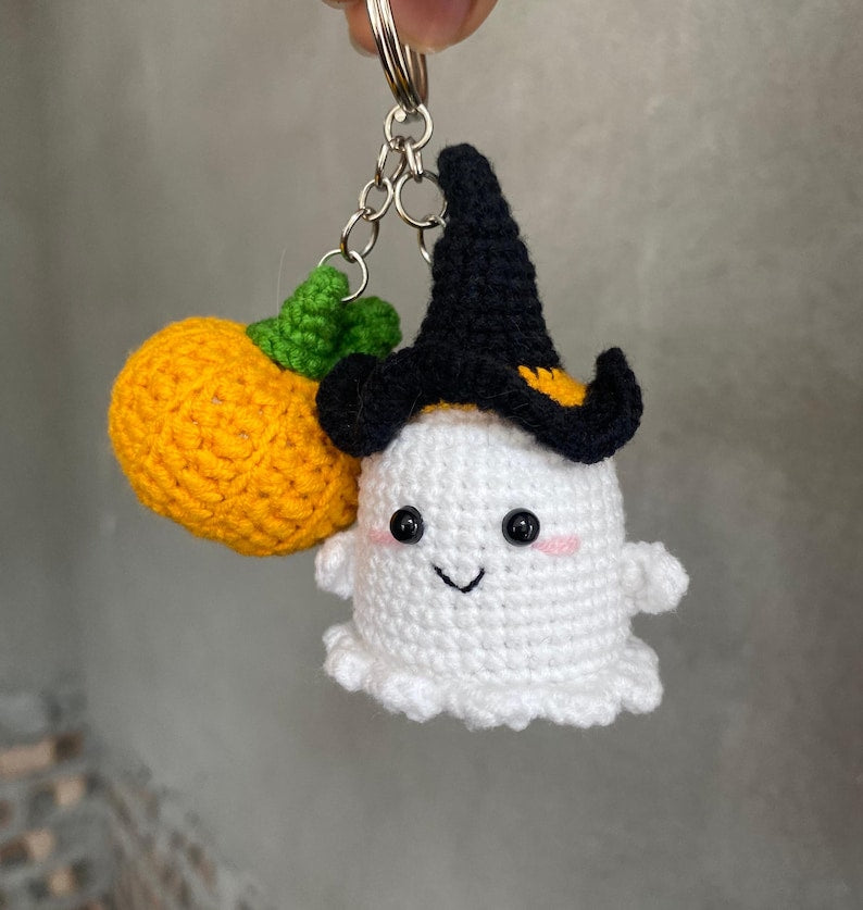 Crochet Ghost Witch Hat Pumpkin Keychain, Amigurumi Ghost Pumpkin, Ghost Pumpkin Plushie Toy Keychain, Halloween Decor, Halloween Gifts