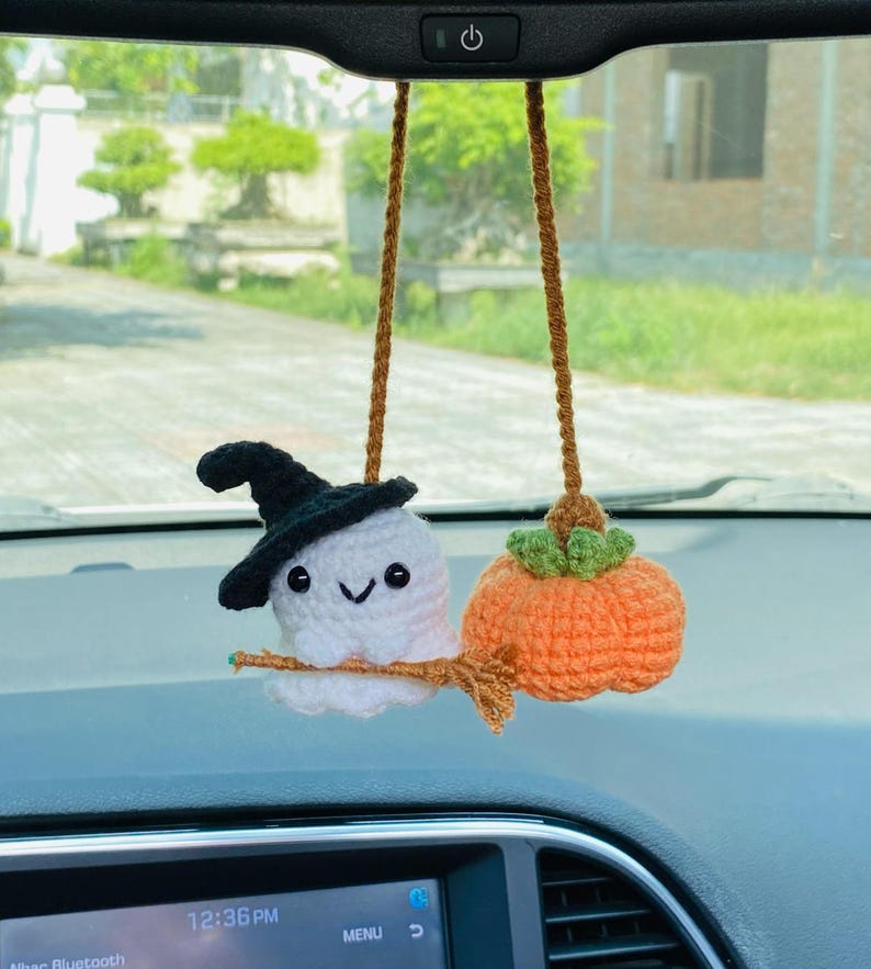 Crochet Ghost Holding Witch Broomstick Car Accessories, Pumpkin Car Accessories, Car Mirror Hanger, Fall Car Ornaments, Halloween Car Decor