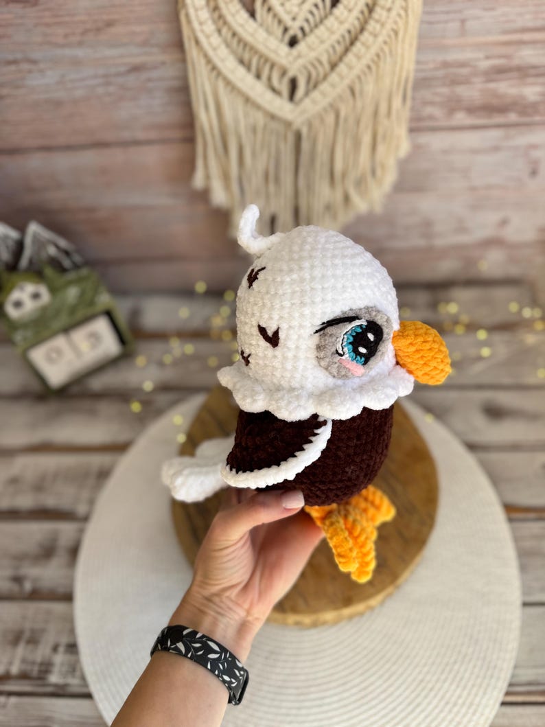 Crochet Bald Eagle Amigurumi Figure, Handmade Eagle Decor, Patriotic Collectible, USA Gift, Bird Lover Gift