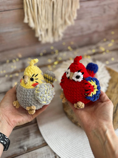 Crochet Parrot Decor, Cockatiel & Scarlet Macaw Keepsake, Handmade Bird Collectible, Parrot Lover Gift, Tropical Shelf Decor