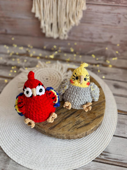Crochet Parrot Decor, Cockatiel & Scarlet Macaw Keepsake, Handmade Bird Collectible, Parrot Lover Gift, Tropical Shelf Decor