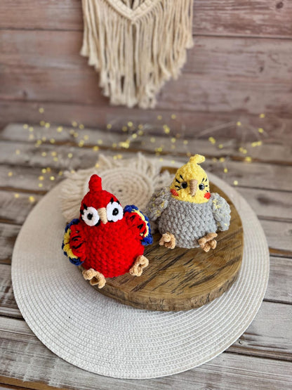 Crochet Parrot Decor, Cockatiel & Scarlet Macaw Keepsake, Handmade Bird Collectible, Parrot Lover Gift, Tropical Shelf Decor
