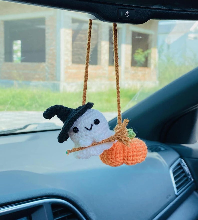 Crochet Ghost Holding Witch Broomstick Car Accessories, Pumpkin Car Accessories, Car Mirror Hanger, Fall Car Ornaments, Halloween Car Decor