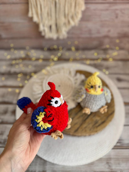 Crochet Parrot Decor, Cockatiel & Scarlet Macaw Keepsake, Handmade Bird Collectible, Parrot Lover Gift, Tropical Shelf Decor