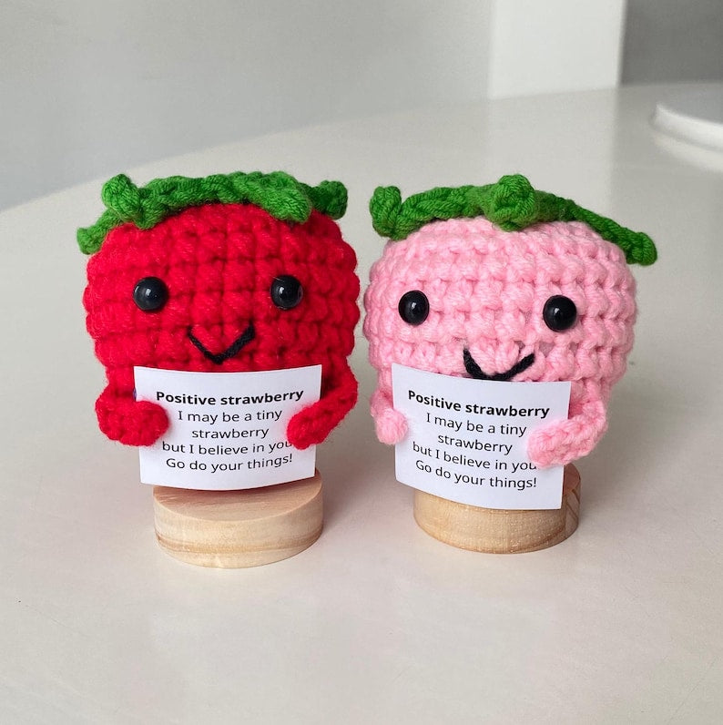 Funny Positive Strawberry, Knitted Strawberry Toy With Positive Card, Cute Wool Inspirational Strawberry Crochet Fruit Doll Cheer Up Gifts