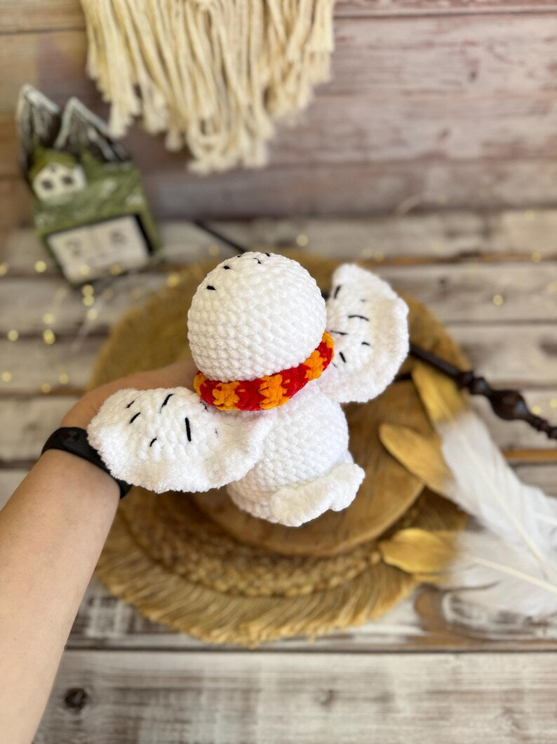 Snowy Owl Decor, Handmade Crochet Owl Ornament, White Owl Decoration, Arctic Bird Collectible, Owl Lover Gift, Shelf Decor