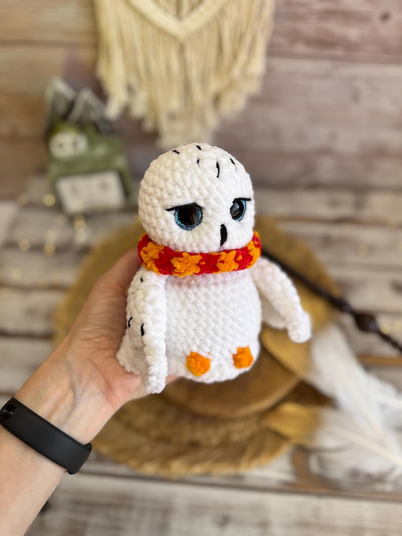 Snowy Owl Decor, Handmade Crochet Owl Ornament, White Owl Decoration, Arctic Bird Collectible, Owl Lover Gift, Shelf Decor