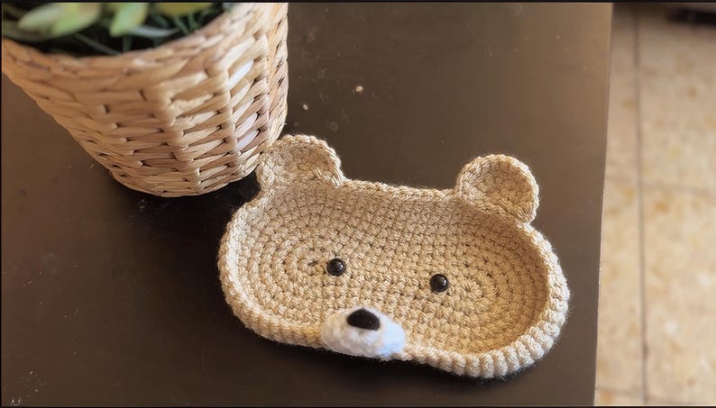 Crochet Bear Glasses Holder: Acrylic Teddy Bear Eyeglass Tray