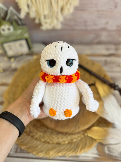 Snowy Owl Decor, Handmade Crochet Owl Ornament, White Owl Decoration, Arctic Bird Collectible, Owl Lover Gift, Shelf Decor