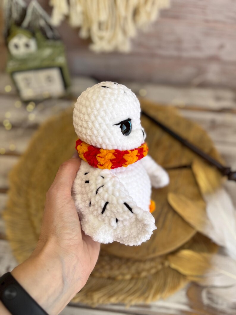Snowy Owl Decor, Handmade Crochet Owl Ornament, White Owl Decoration, Arctic Bird Collectible, Owl Lover Gift, Shelf Decor