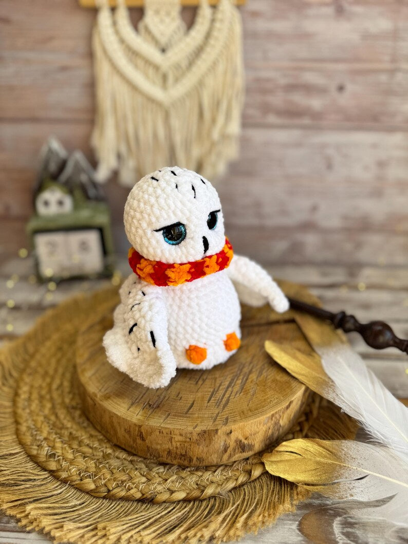 Snowy Owl Decor, Handmade Crochet Owl Ornament, White Owl Decoration, Arctic Bird Collectible, Owl Lover Gift, Shelf Decor