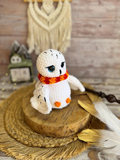 Snowy Owl Decor, Handmade Crochet Owl Ornament, White Owl Decoration, Arctic Bird Collectible, Owl Lover Gift, Shelf Decor