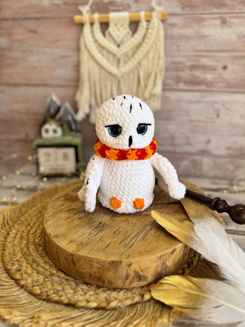 Snowy Owl Decor, Handmade Crochet Owl Ornament, White Owl Decoration, Arctic Bird Collectible, Owl Lover Gift, Shelf Decor
