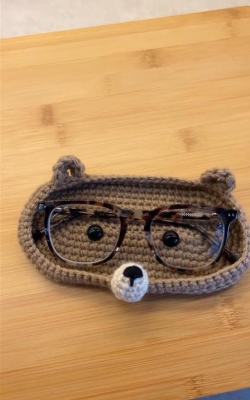 Crochet Bear Glasses Holder: Acrylic Teddy Bear Eyeglass Tray