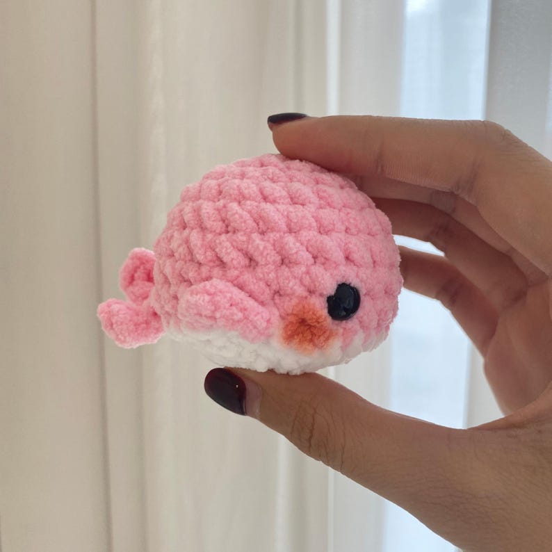 Handmade Whale Crochet Keychain, Mini Whale Crochet Plush Toy, Amigurumi Whale Stuffed Toy, Cute Baby Whale Plushie, Backpack Accessories