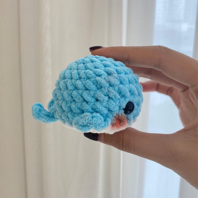 Handmade Whale Crochet Keychain, Mini Whale Crochet Plush Toy, Amigurumi Whale Stuffed Toy, Cute Baby Whale Plushie, Backpack Accessories