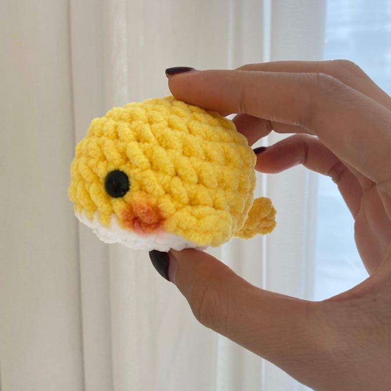 Handmade Whale Crochet Keychain, Mini Whale Crochet Plush Toy, Amigurumi Whale Stuffed Toy, Cute Baby Whale Plushie, Backpack Accessories