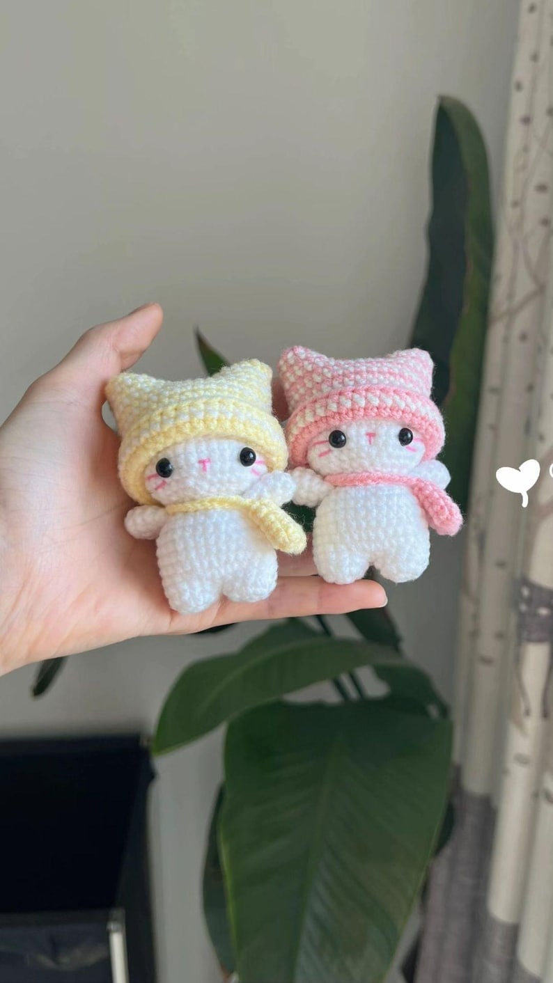 Crochet Cat Keychain: Handmade Amigurumi Beanie Cat Keyring