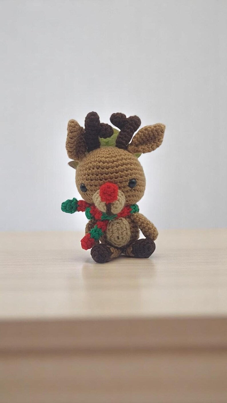 Handmade Christmas Reindeer Amigurumi – Crochet Christmas Decor – Cute Plush Toy – Xmas Gift for Kids & Home Decoration, Christmas Ornament
