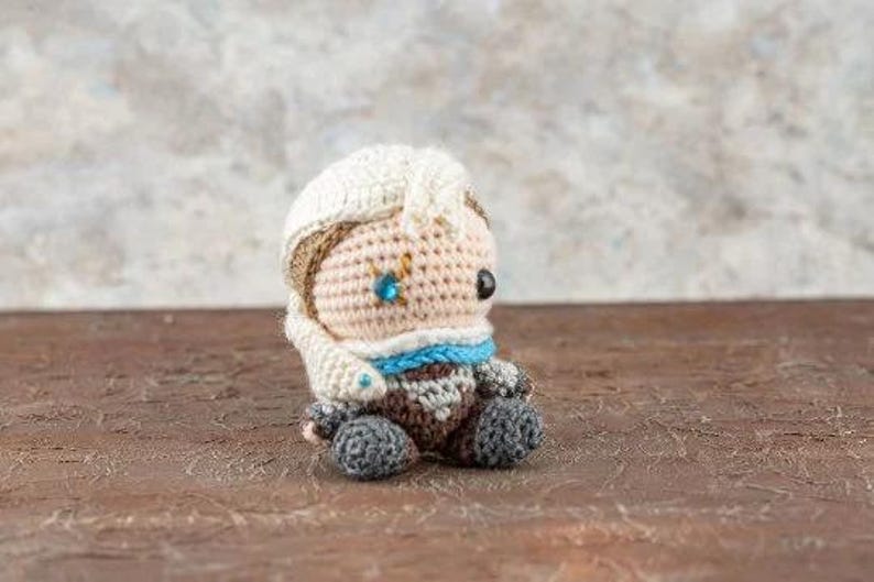 Valorant Sova Keychain, Valorant Sova Plushie, Valorant Sova Crochet Doll, Amigurumi Sova, Sova Figure, Sova Desk Figure