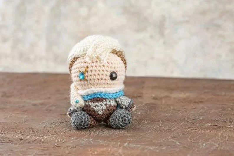 Valorant Sova Keychain, Valorant Sova Plushie, Valorant Sova Crochet Doll, Amigurumi Sova, Sova Figure, Sova Desk Figure