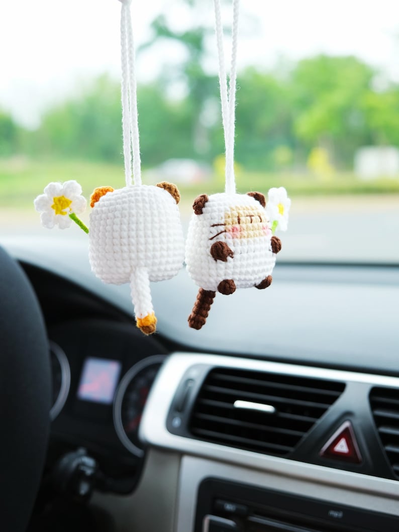 Crochet Cat Car Mirror Hanging Accessory, Kawaii Calico & Siamese Cat Rear View Mirror Charm, Crochet Cat Car Hanger for Women/Teens