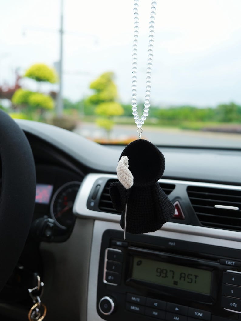 Crochet Grim Reaper Car Mirror Hanging, Amigurumi Scythe Ghost Plush Figurine, Spooky Halloween Rearmirror Ornament